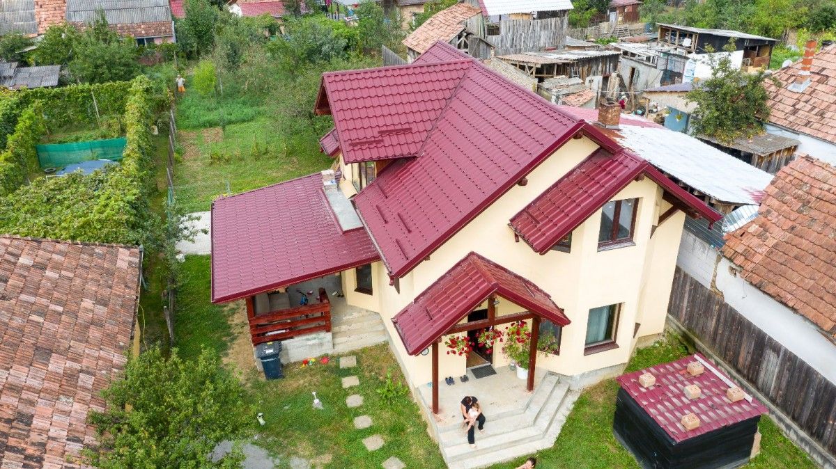 Fotografie 5 din arhiva proprie cu un acoperiș metalic, 2020