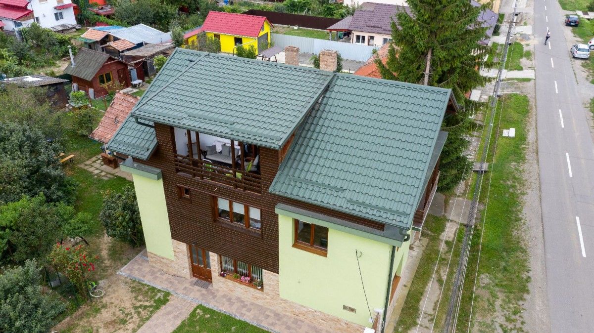 Fotografie 6 din arhiva proprie cu un acoperiș metalic, 2020