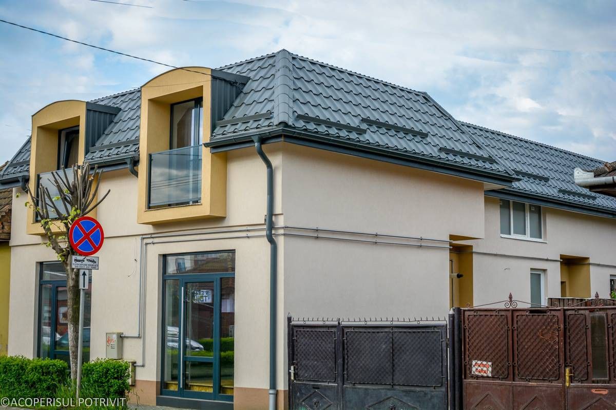 Fotografie 27 din arhiva proprie cu un acoperiș metalic, 2017