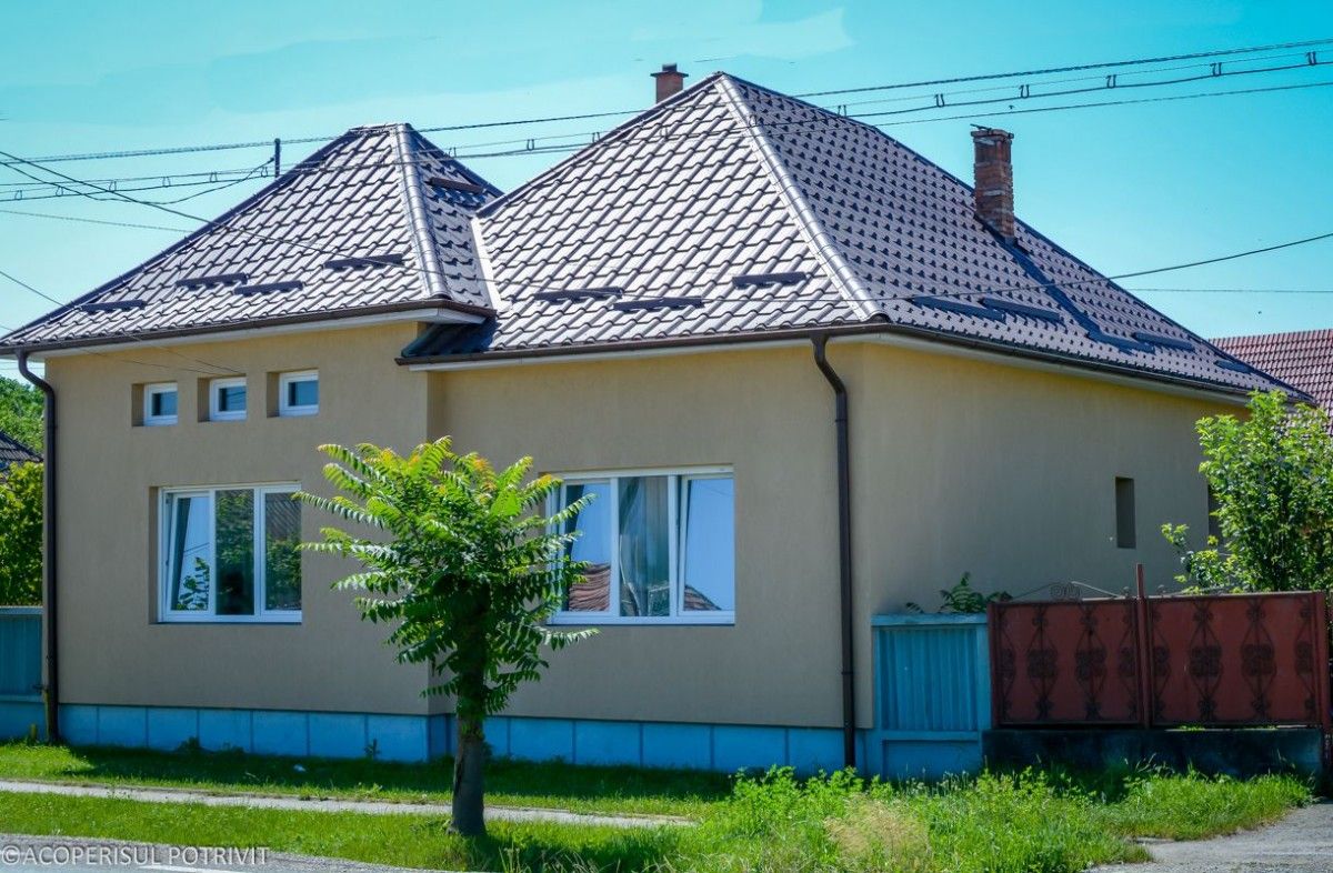 Fotografie 25 din arhiva proprie cu un acoperiș metalic, 2019