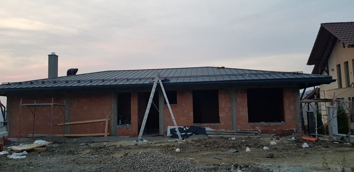 Fotografie 15 din arhiva proprie cu un acoperiș metalic, 2020